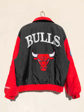 Load image into Gallery viewer, NBA 90's Chicago Bulls Pullover Jacket Red (M)