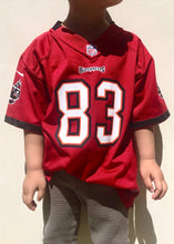 Load image into Gallery viewer, NFL Tampa Bay Buccaneers Vincent Jackson 83 Kids Jersey Red - M