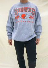 Load image into Gallery viewer, Vintage NFL Cleveland Browns Pro Player Sweater Grey/Orange (XL)