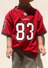 Load image into Gallery viewer, NFL Tampa Bay Buccaneers Vincent Jackson 83 Kids Jersey Red - M
