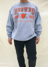 Load image into Gallery viewer, Vintage NFL Cleveland Browns Pro Player Sweater Grey/Orange (XL)
