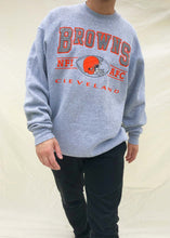 Load image into Gallery viewer, Vintage NFL Cleveland Browns Pro Player Sweater Grey/Orange (XL)
