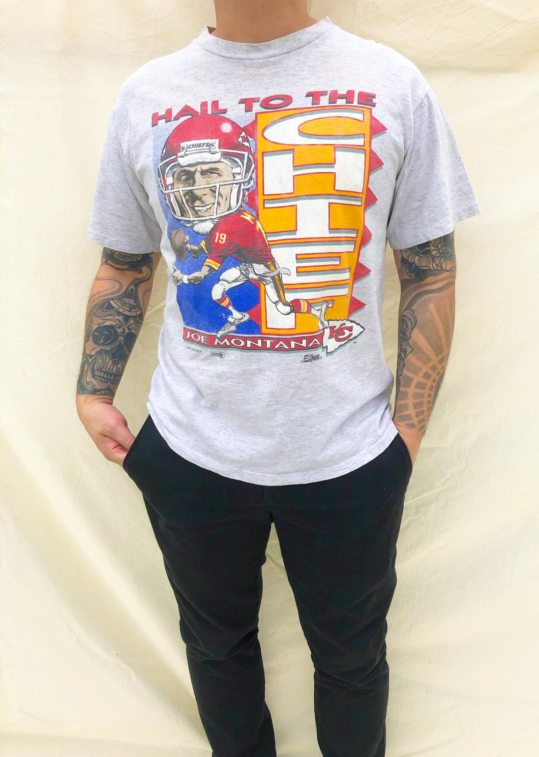 Vintage Kansas City Chiefs Salem '93 Joe Montana Caricature T-Shirt Grey (L)