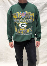 Load image into Gallery viewer, Vintage Logo 7 NFL Green Bay Packers Super Bowl Championship Sweater Green (XL)

